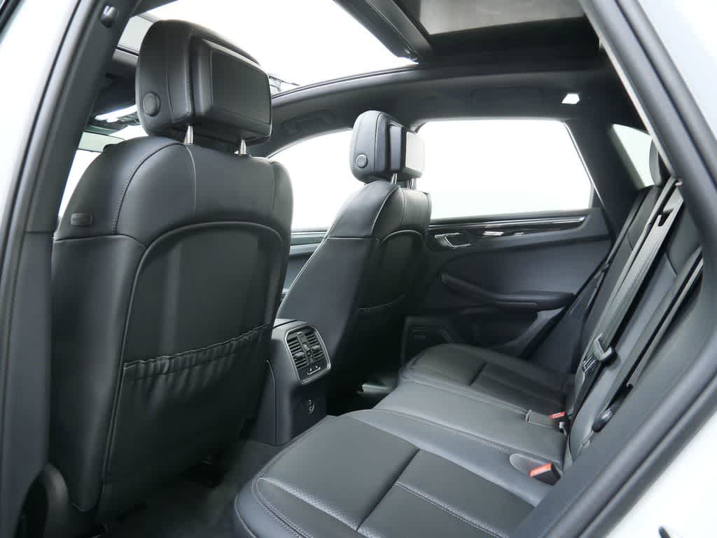 Thumbnail: 2025 Porsche Macan - 13