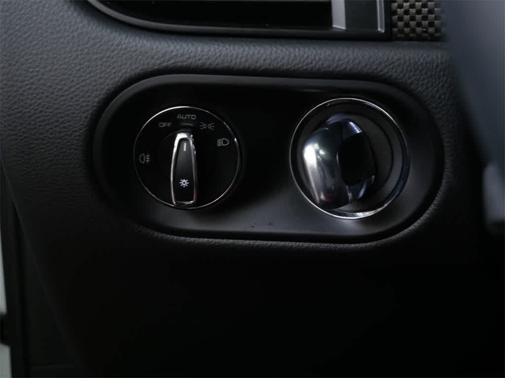 Thumbnail: 2025 Porsche Macan - 17