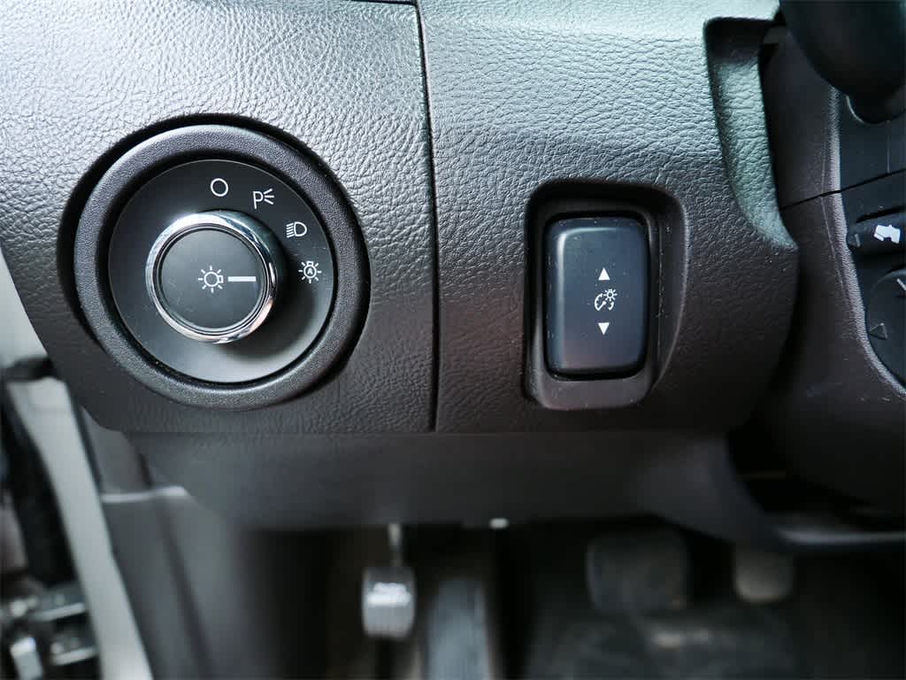 Thumbnail: 2013 Ford Taurus - 18