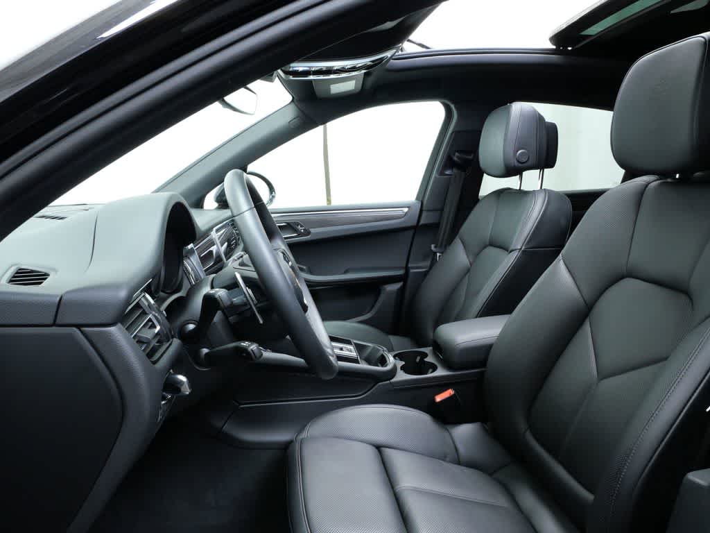Thumbnail: 2025 Porsche Macan - 4