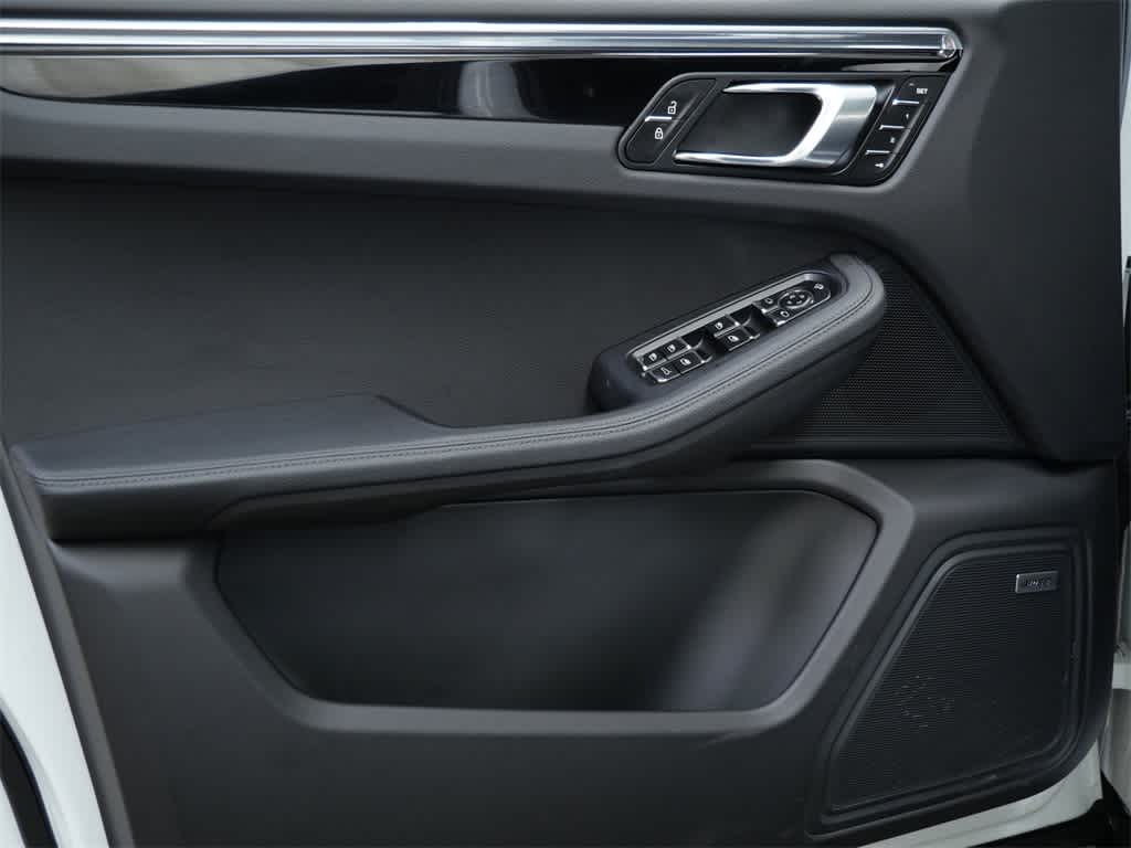 Thumbnail: 2025 Porsche Macan - 11