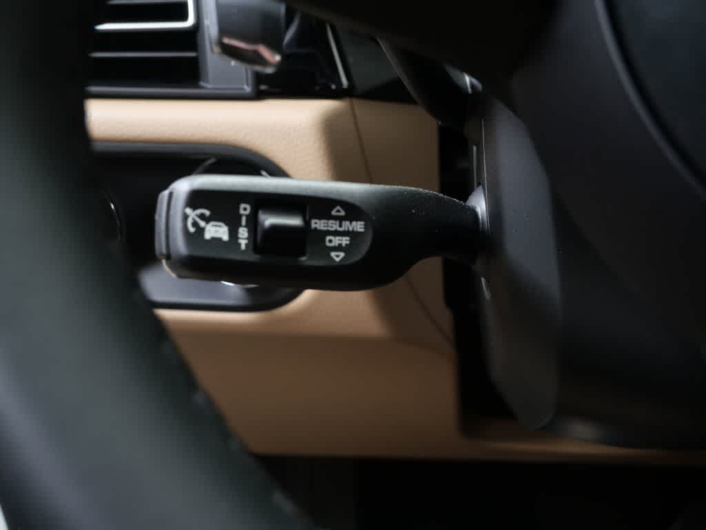 Thumbnail: 2026 Porsche Macan - 20