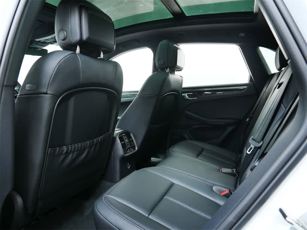 Thumbnail: 2026 Porsche Macan - 13