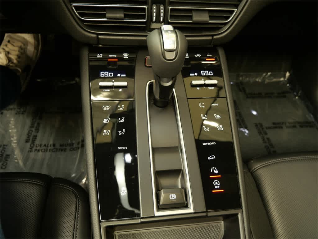 Thumbnail: 2025 Porsche Macan - 28