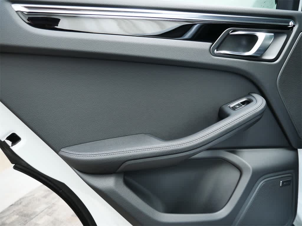 Thumbnail: 2026 Porsche Macan - 14