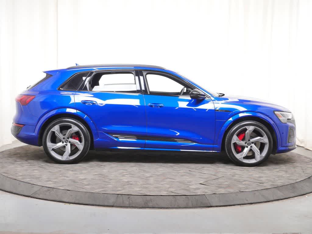 Thumbnail: 2024 Audi SQ8 e-tron - 8