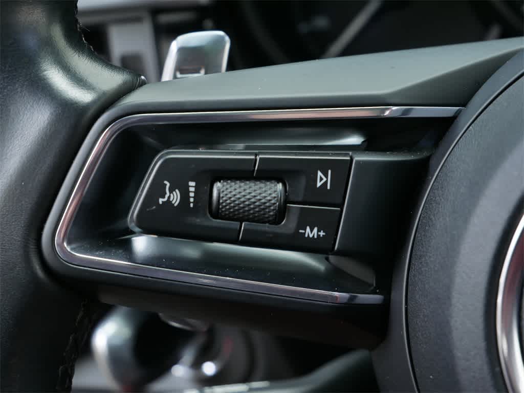 Thumbnail: 2025 Porsche Macan - 20