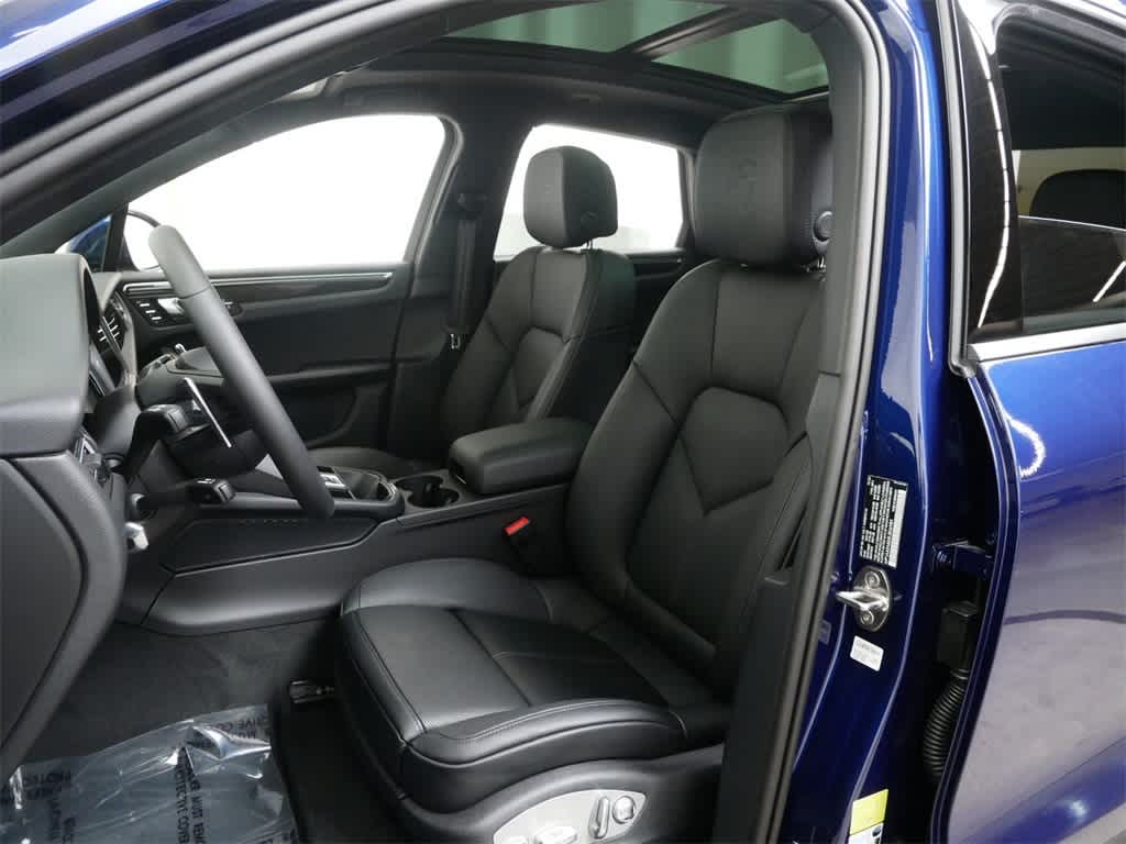 Thumbnail: 2025 Porsche Macan - 5