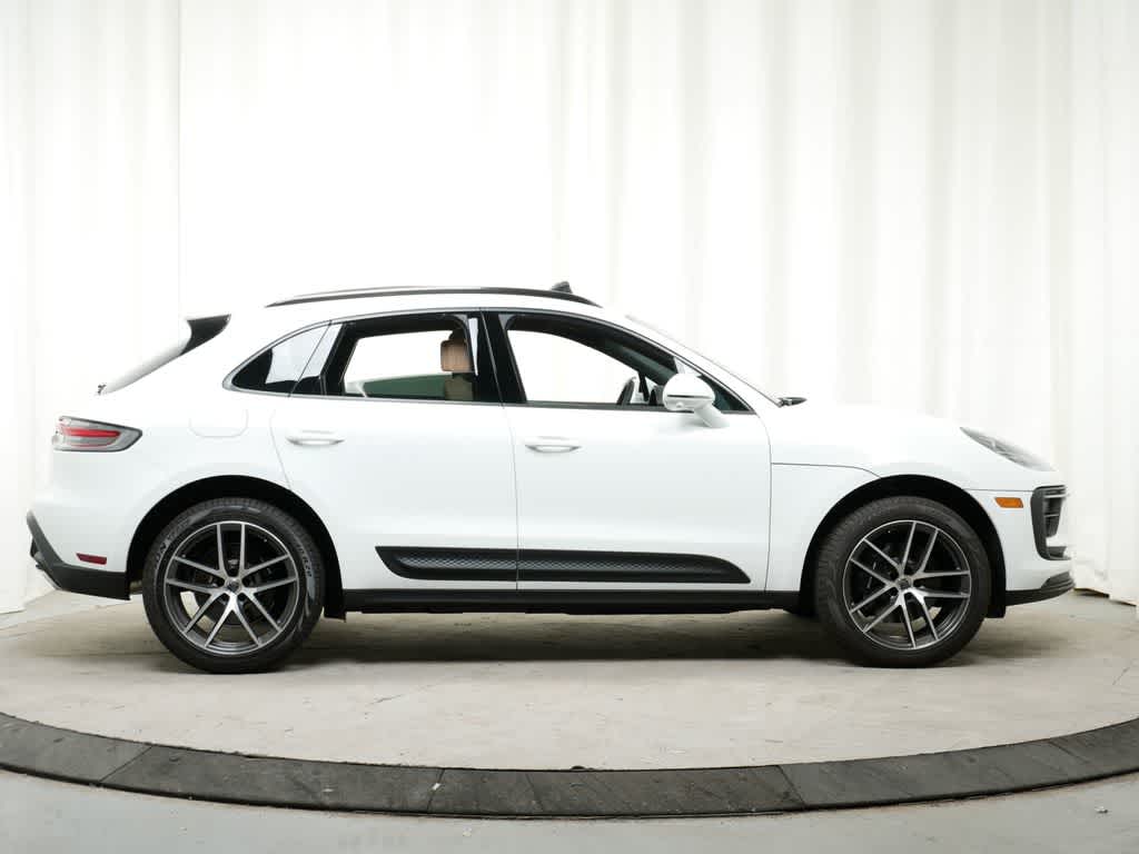 Thumbnail: 2025 Porsche Macan - 8
