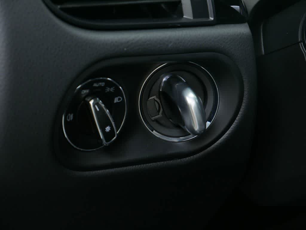 Thumbnail: 2025 Porsche Macan - 18