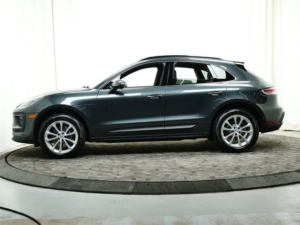 Thumbnail: 2025 Porsche Macan - 2