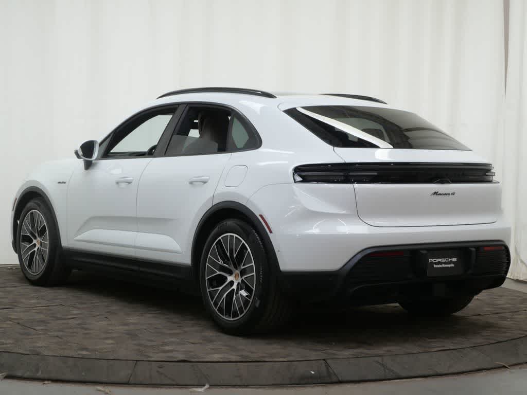 Thumbnail: 2026 Porsche Macan - 3