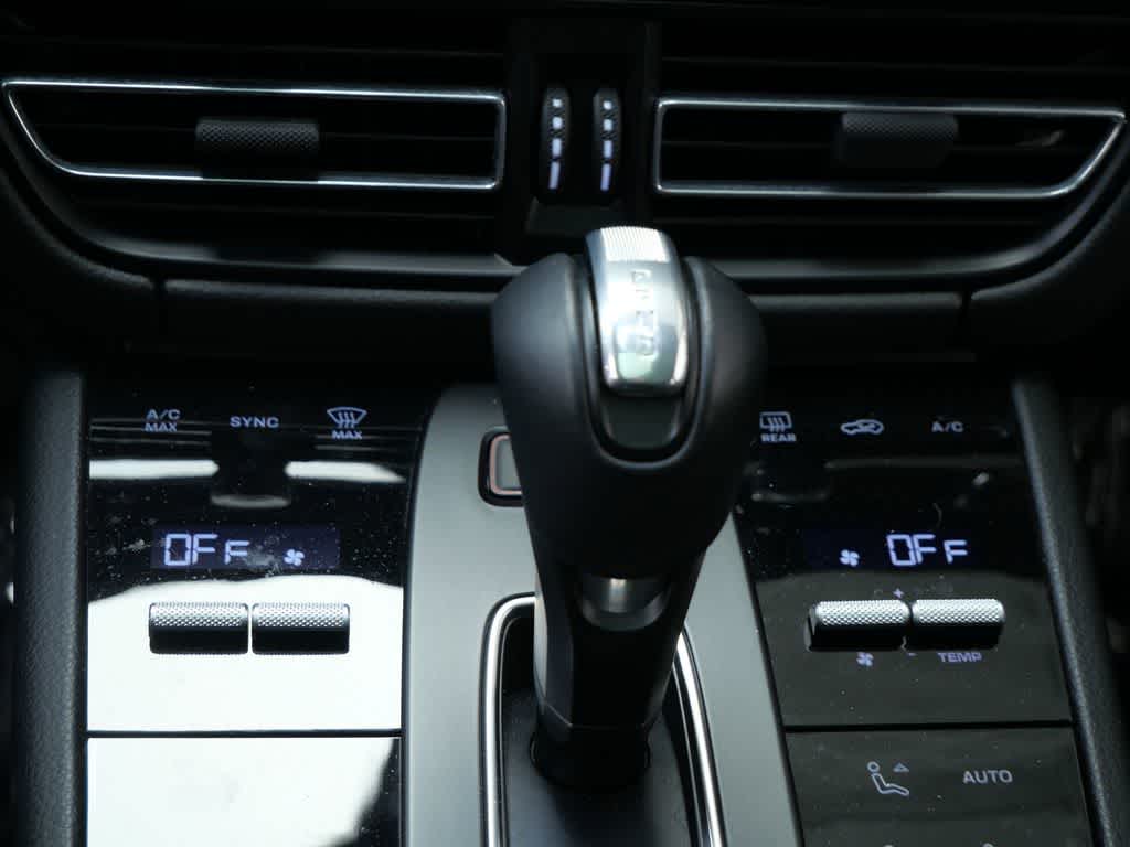 Thumbnail: 2025 Porsche Macan - 25