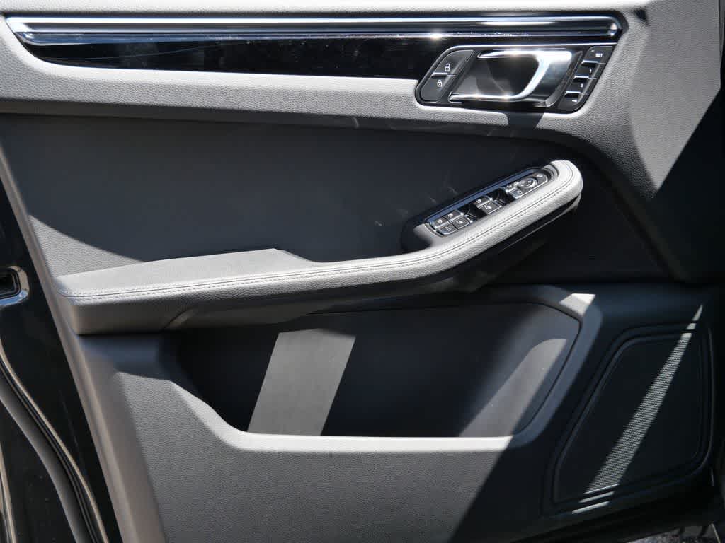 Thumbnail: 2023 Porsche Macan - 9