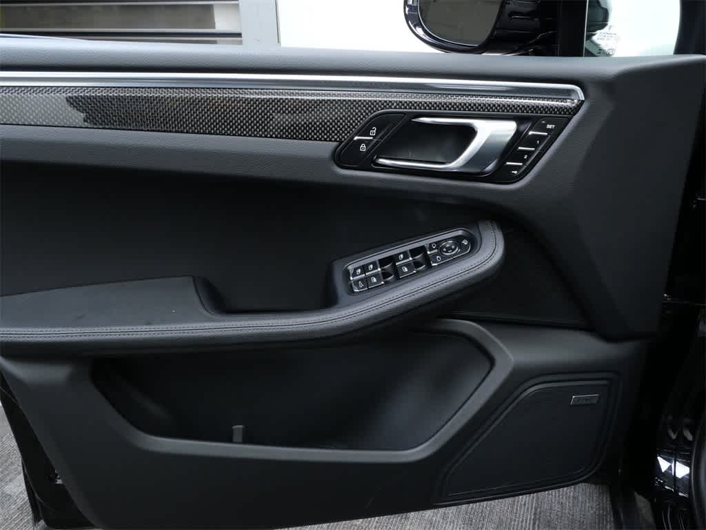 Thumbnail: 2025 Porsche Macan - 12