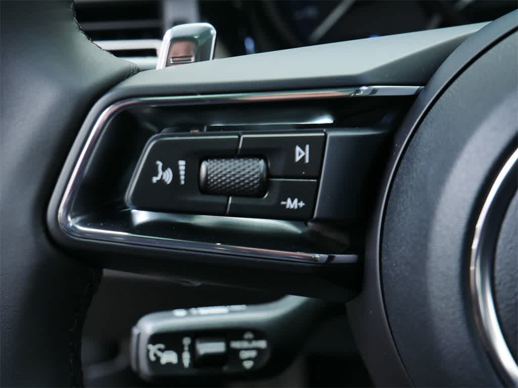 Thumbnail: 2026 Porsche Macan - 21