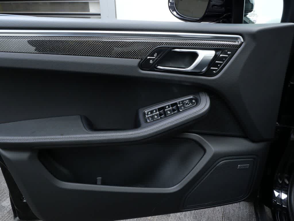 Thumbnail: 2025 Porsche Macan - 12