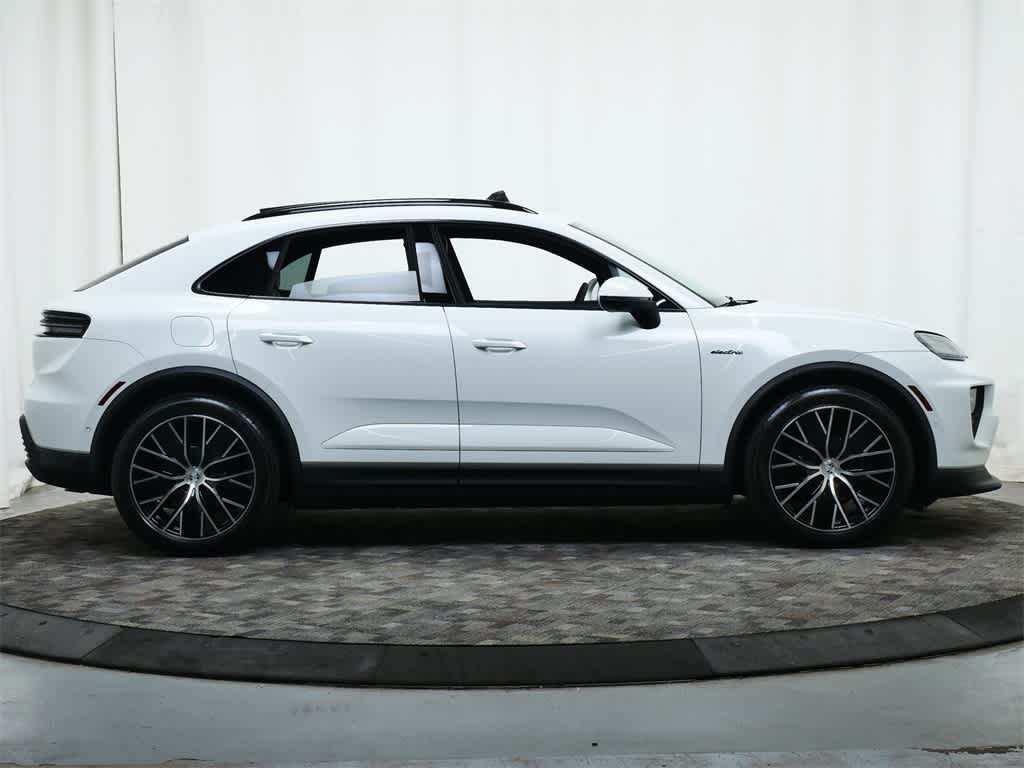 Thumbnail: 2025 Porsche Macan - 8