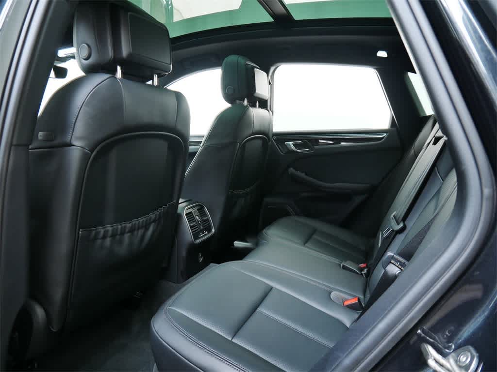 Thumbnail: 2023 Porsche Macan - 13