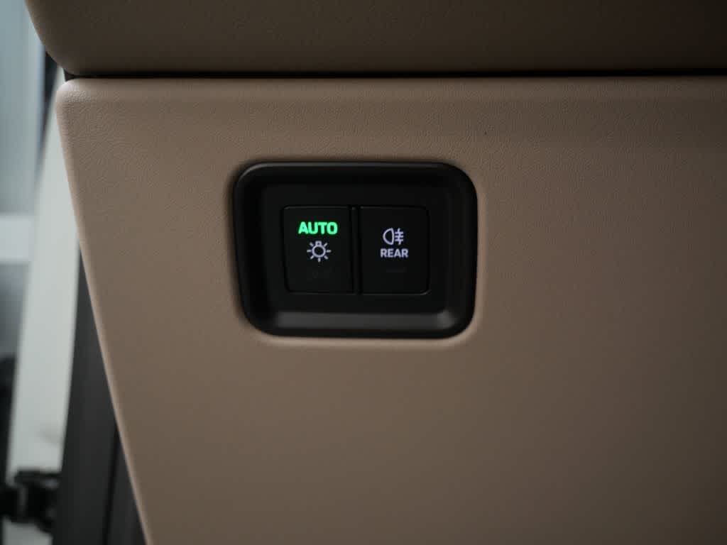 Thumbnail: 2026 Porsche Macan - 18