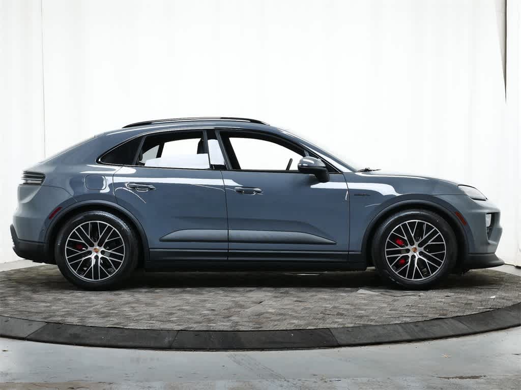 Thumbnail: 2025 Porsche Macan - 8