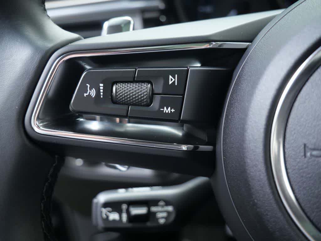 Thumbnail: 2024 Porsche Macan - 25