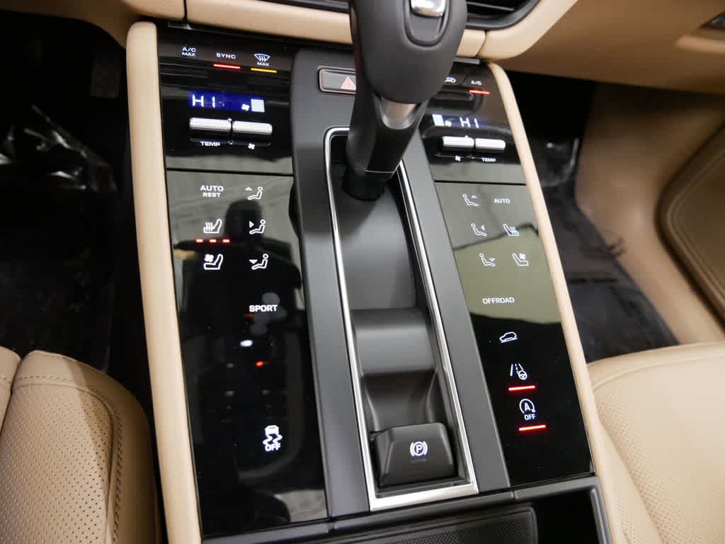 Thumbnail: 2025 Porsche Macan - 22