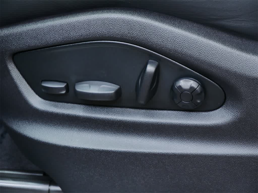 Thumbnail: 2026 Porsche Macan - 12