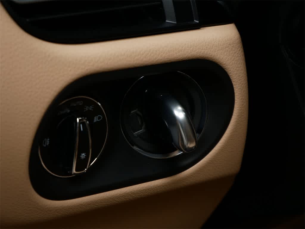 Thumbnail: 2025 Porsche Macan - 13