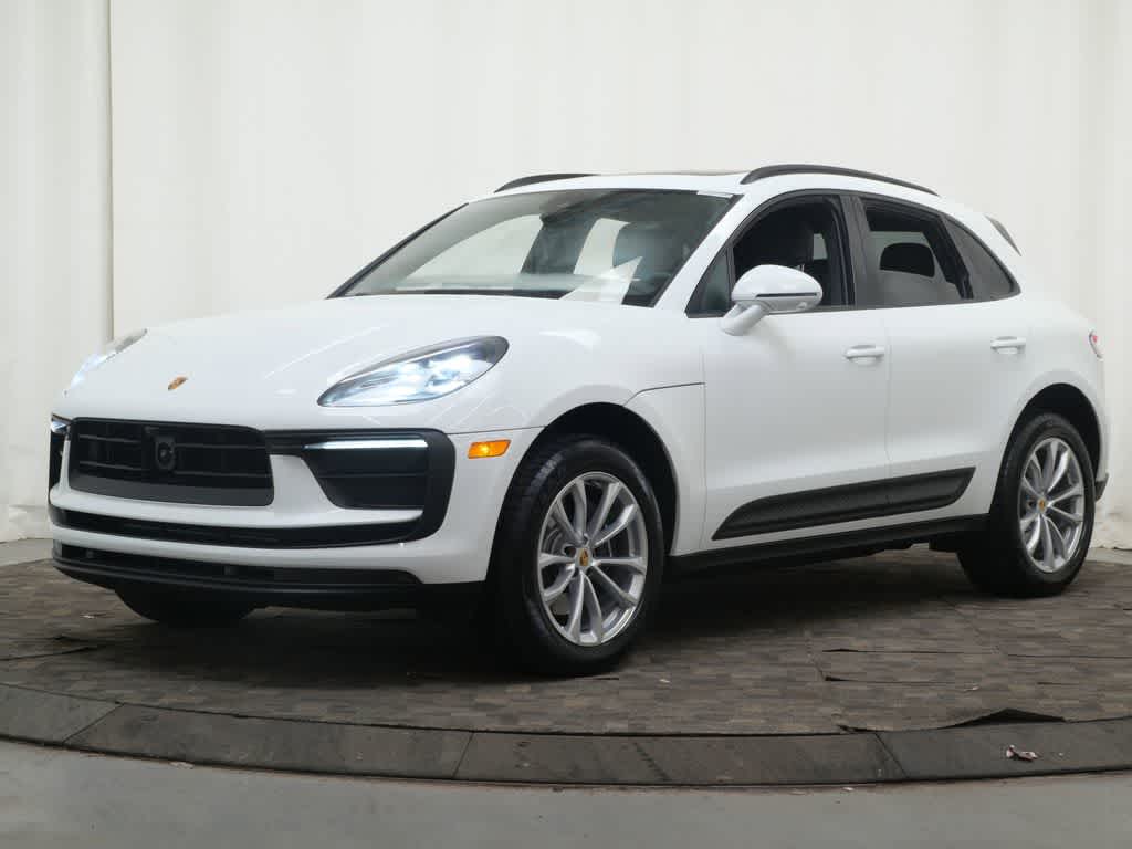 Thumbnail: 2026 Porsche Macan - 1