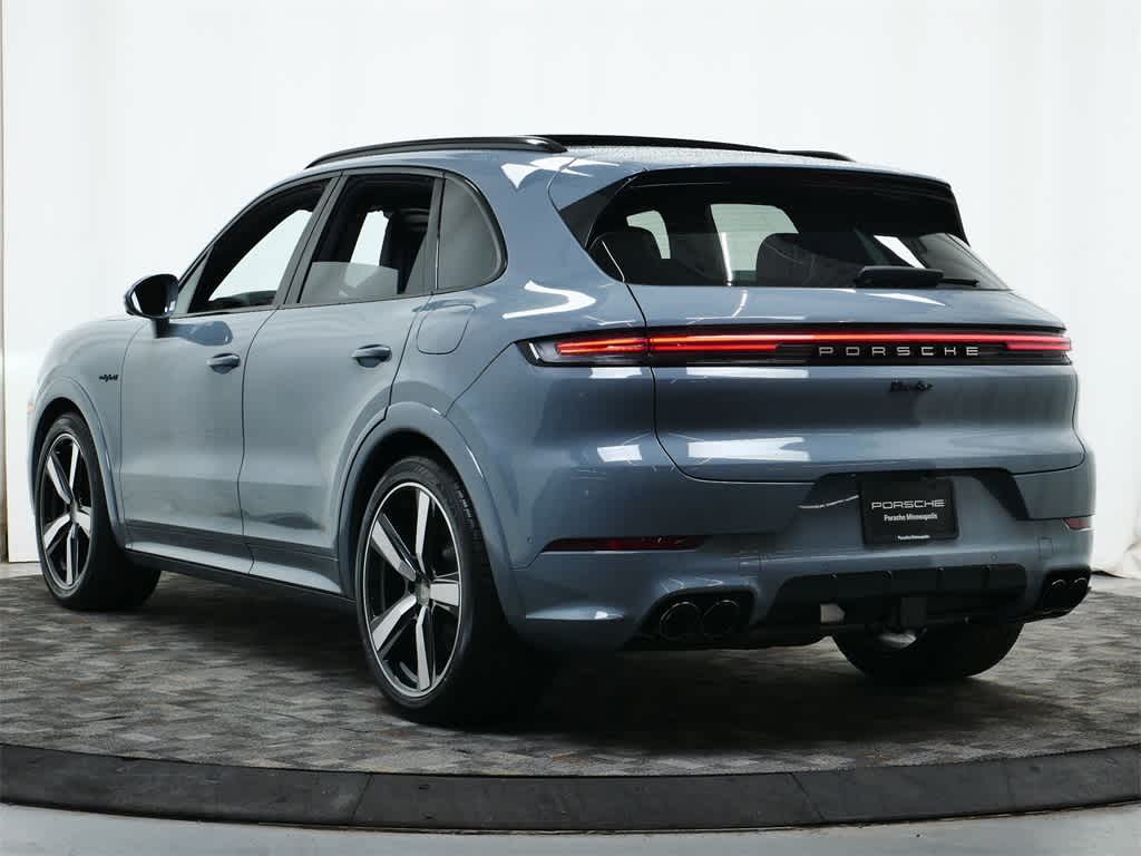 Thumbnail: 2025 Porsche Cayenne - 3