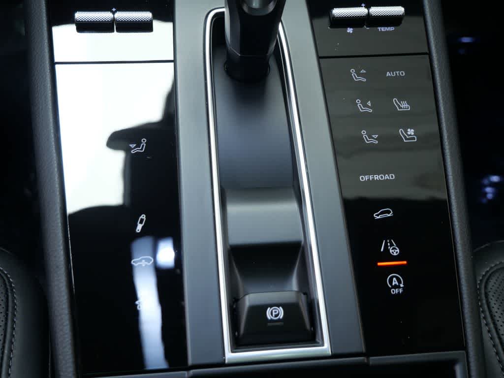 Thumbnail: 2026 Porsche Macan - 20