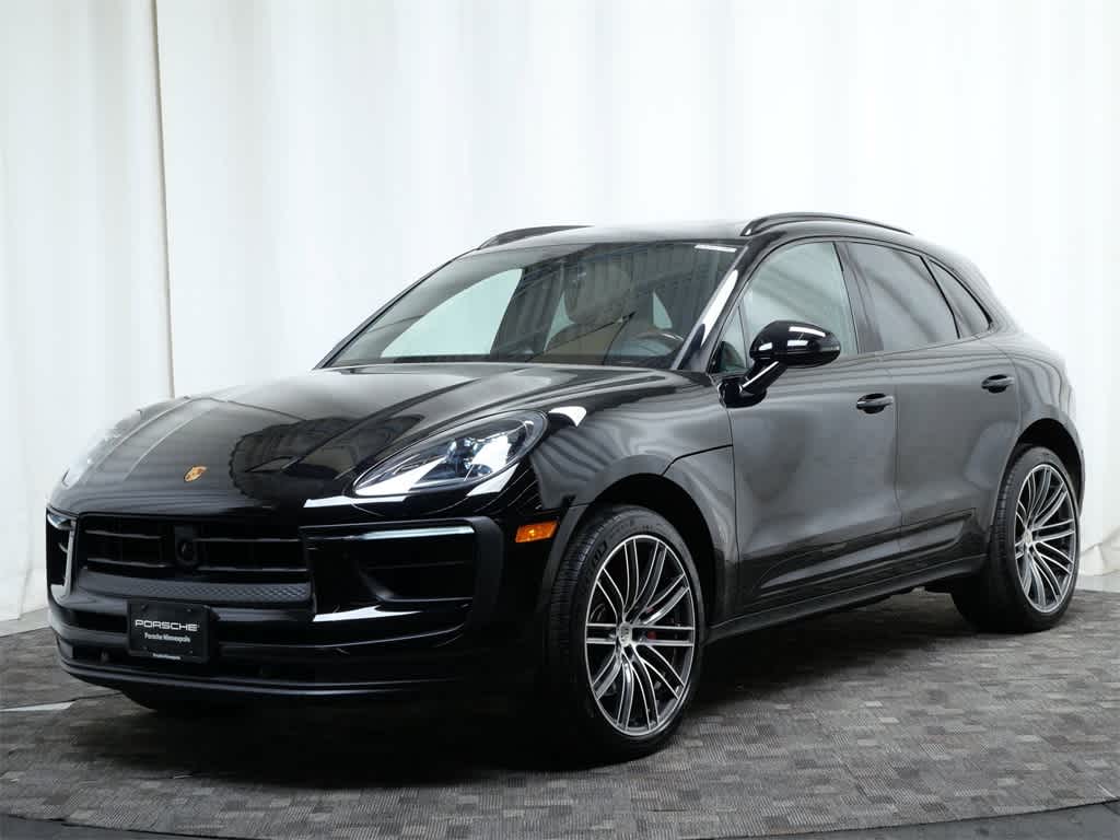Thumbnail: 2024 Porsche Macan - 1