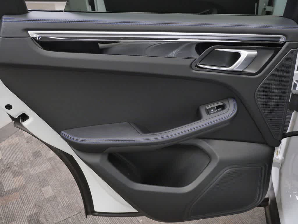 Thumbnail: 2023 Porsche Macan - 13