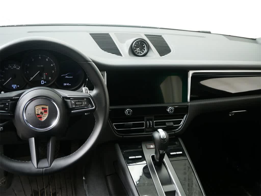 Thumbnail: 2025 Porsche Macan - 16