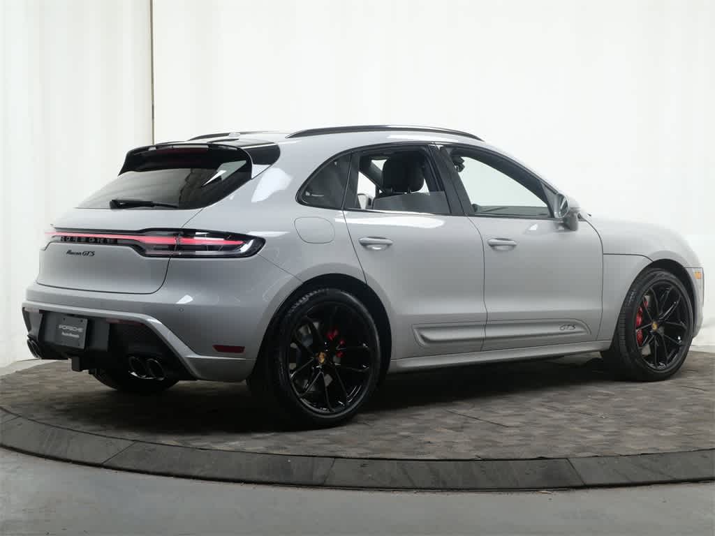 Thumbnail: 2026 Porsche Macan - 7