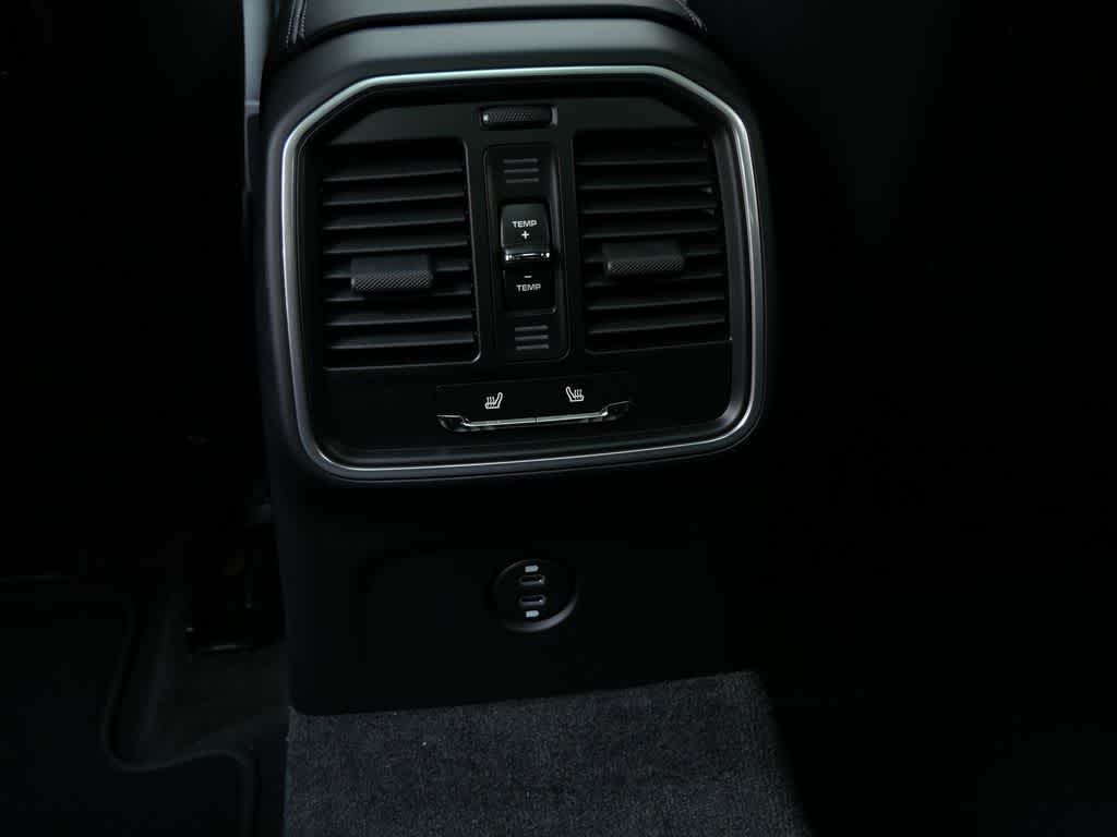 Thumbnail: 2026 Porsche Macan - 17