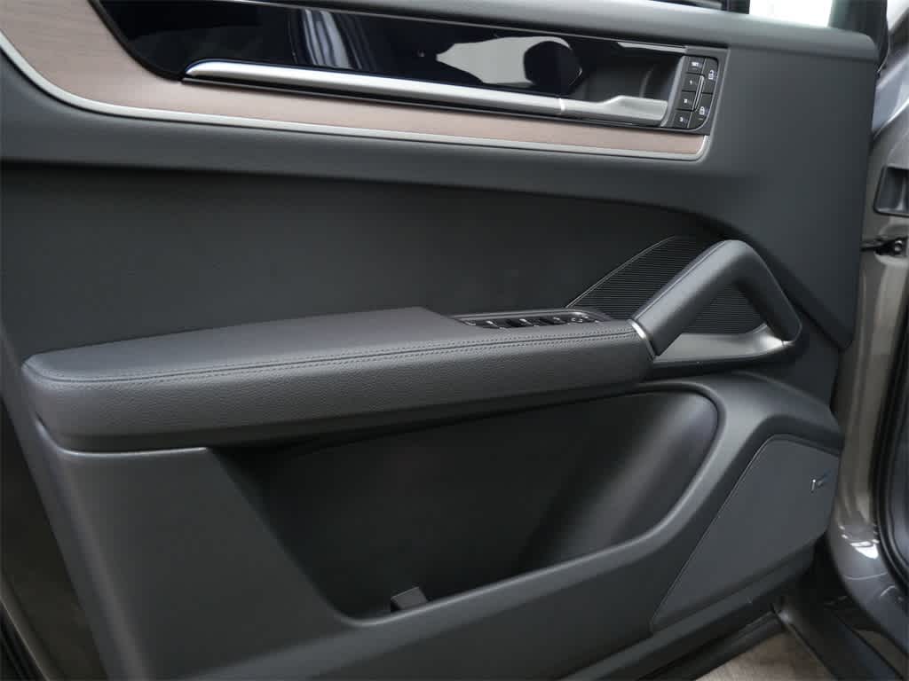 Thumbnail: 2026 Porsche Cayenne - 11