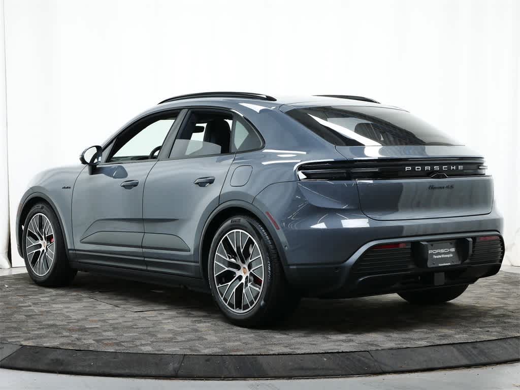 Thumbnail: 2025 Porsche Macan - 3