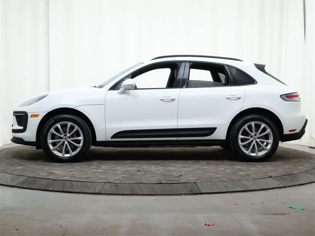 Thumbnail: 2025 Porsche Macan - 2