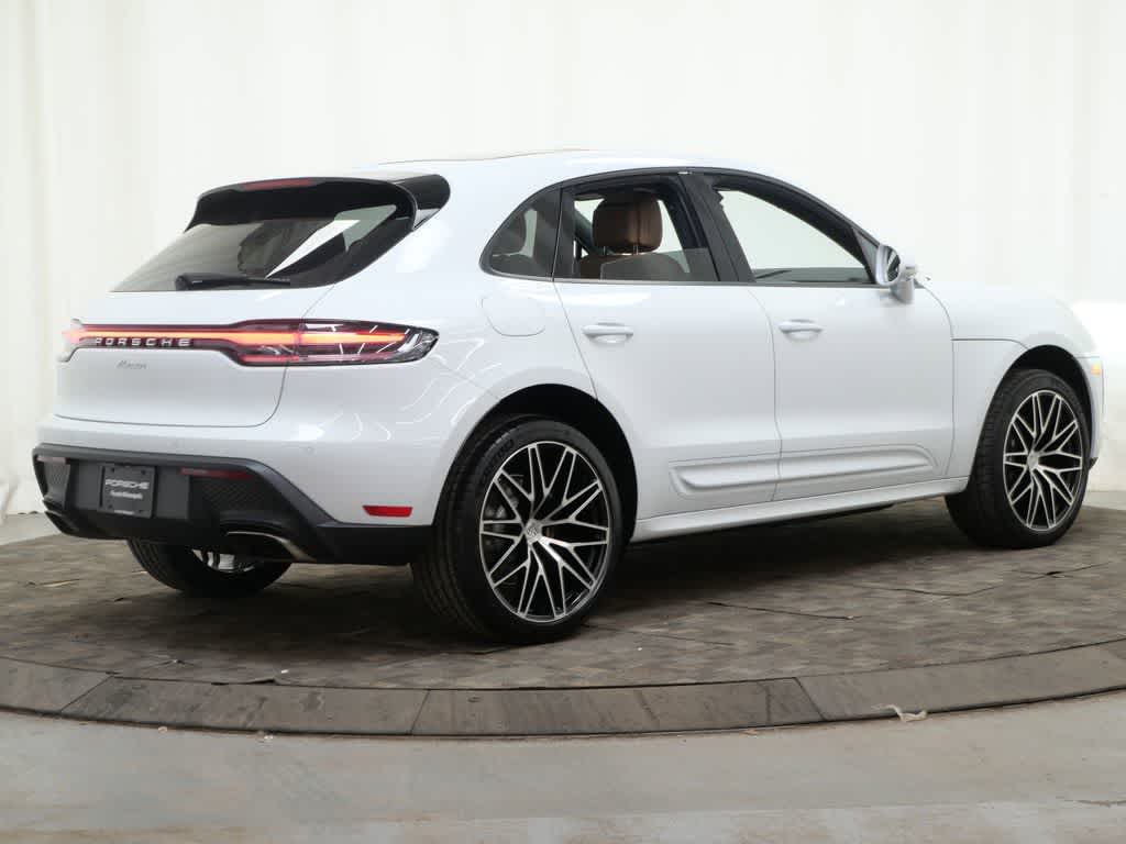 Thumbnail: 2026 Porsche Macan - 7