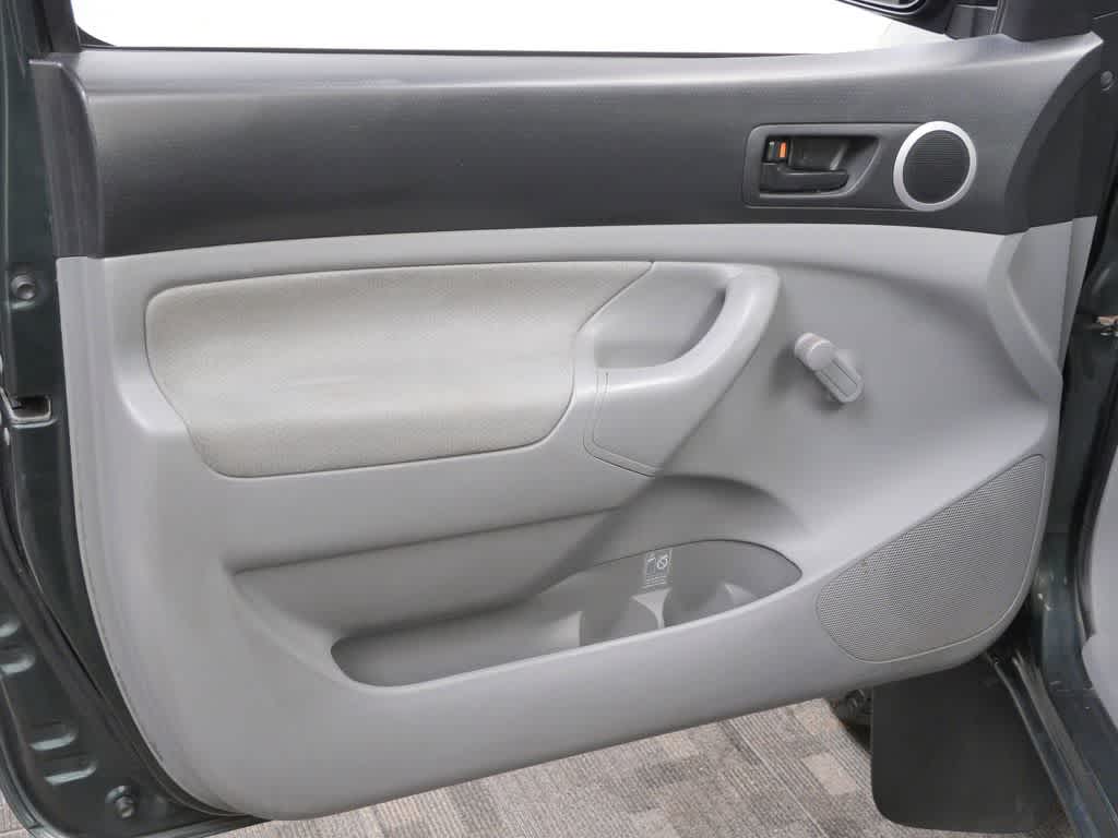 Thumbnail: 2011 Toyota Tacoma - 11