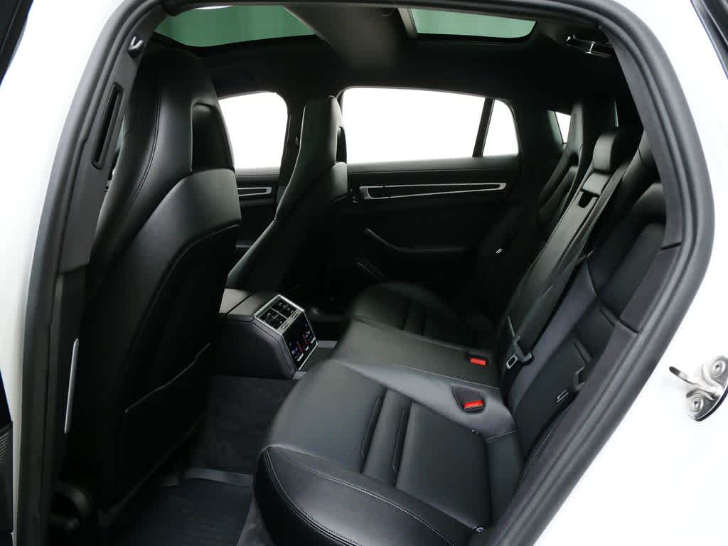 Thumbnail: 2023 Porsche Panamera - 13