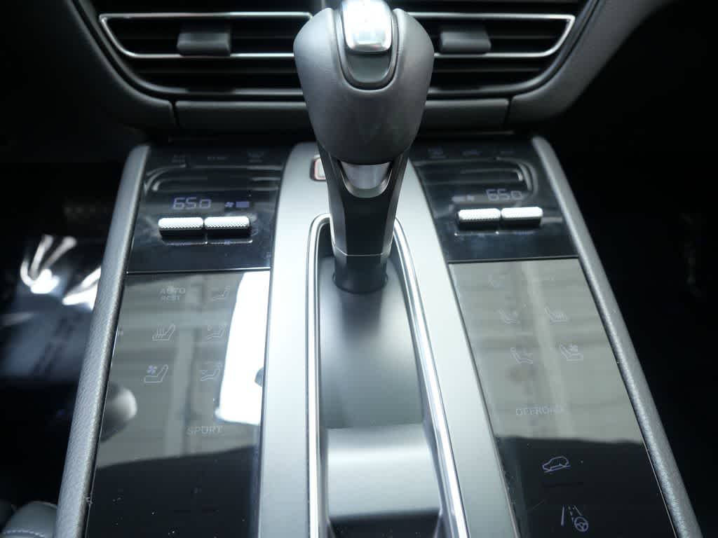 Thumbnail: 2025 Porsche Macan - 21