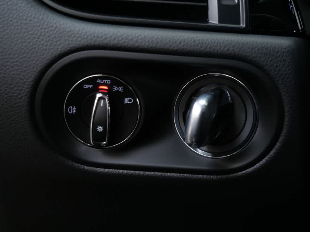 Thumbnail: 2025 Porsche Macan - 18