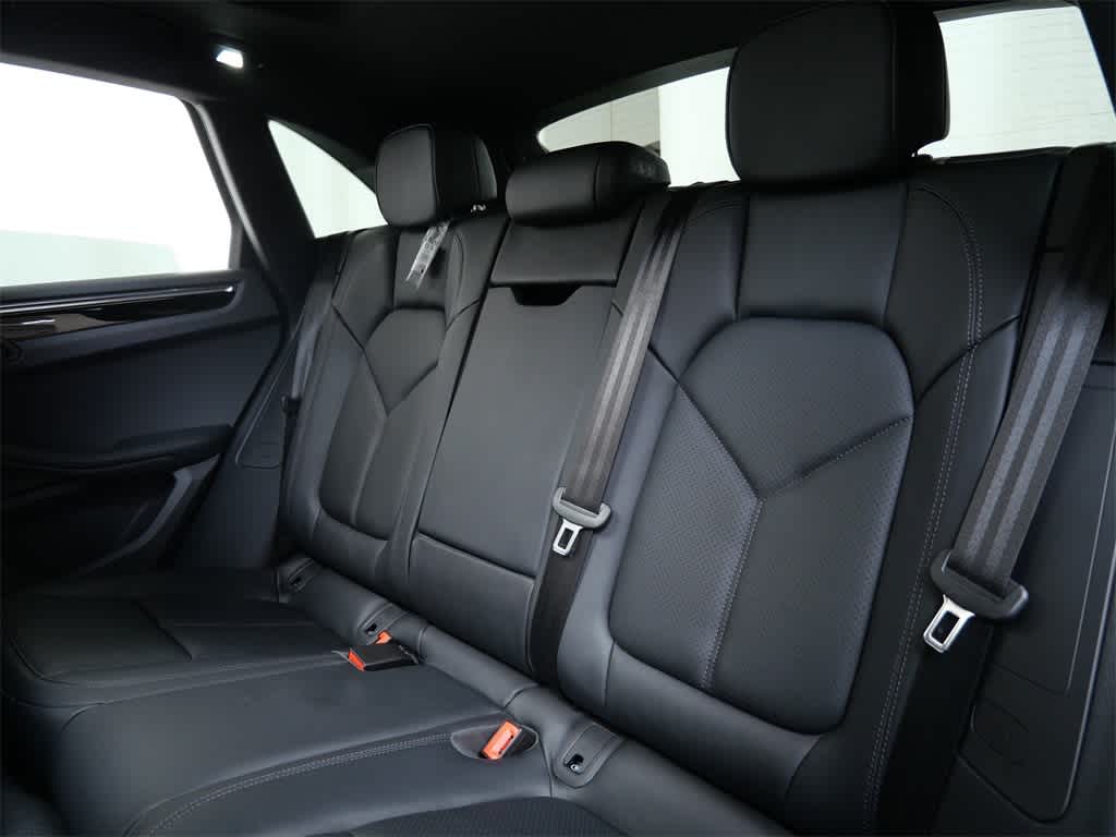 Thumbnail: 2025 Porsche Macan - 13