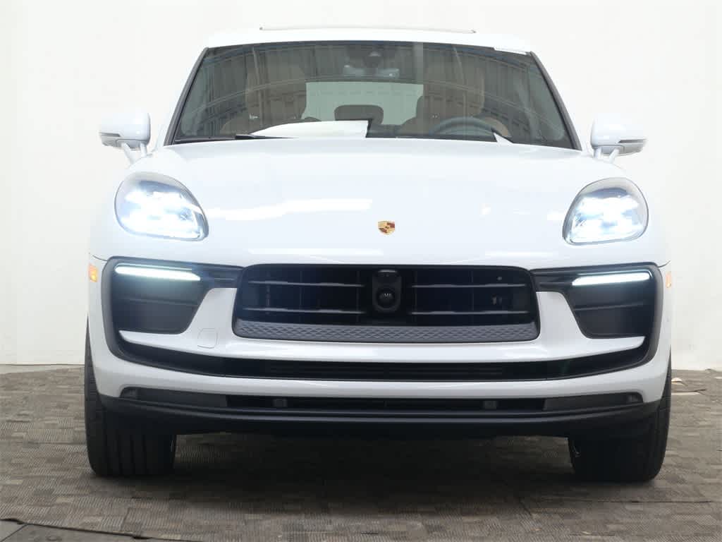 Thumbnail: 2026 Porsche Macan - 10