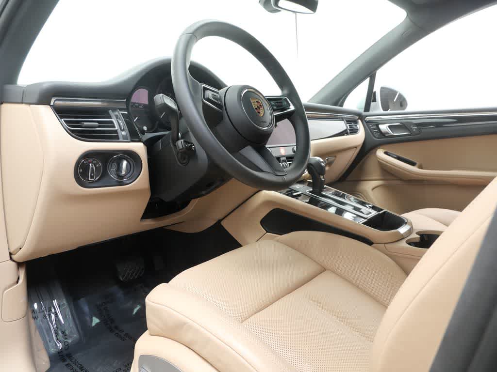 Thumbnail: 2026 Porsche Macan - 4