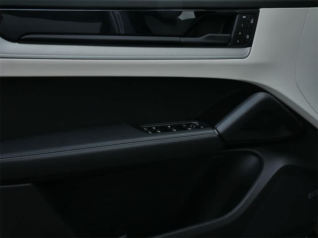 Thumbnail: 2024 Porsche Cayenne - 11
