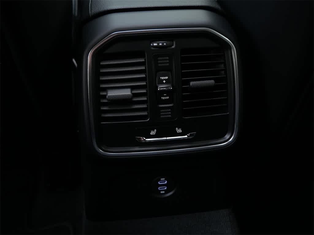 Thumbnail: 2025 Porsche Macan - 15